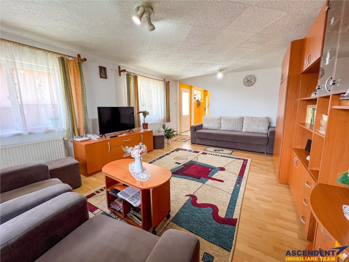 Casa primitoare in decor valoros, rodnic teren de 850mp, Ilieni, Covasna: FILM! - foto 2