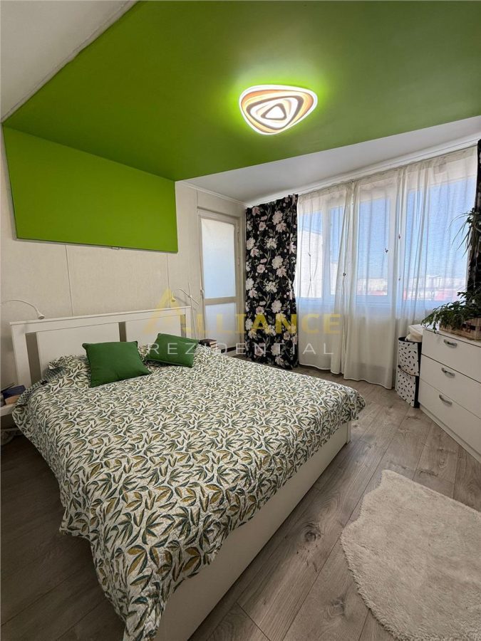 {Bulevardul 1 Decembrie } Apartament 3 camere mobilat-utilat - 