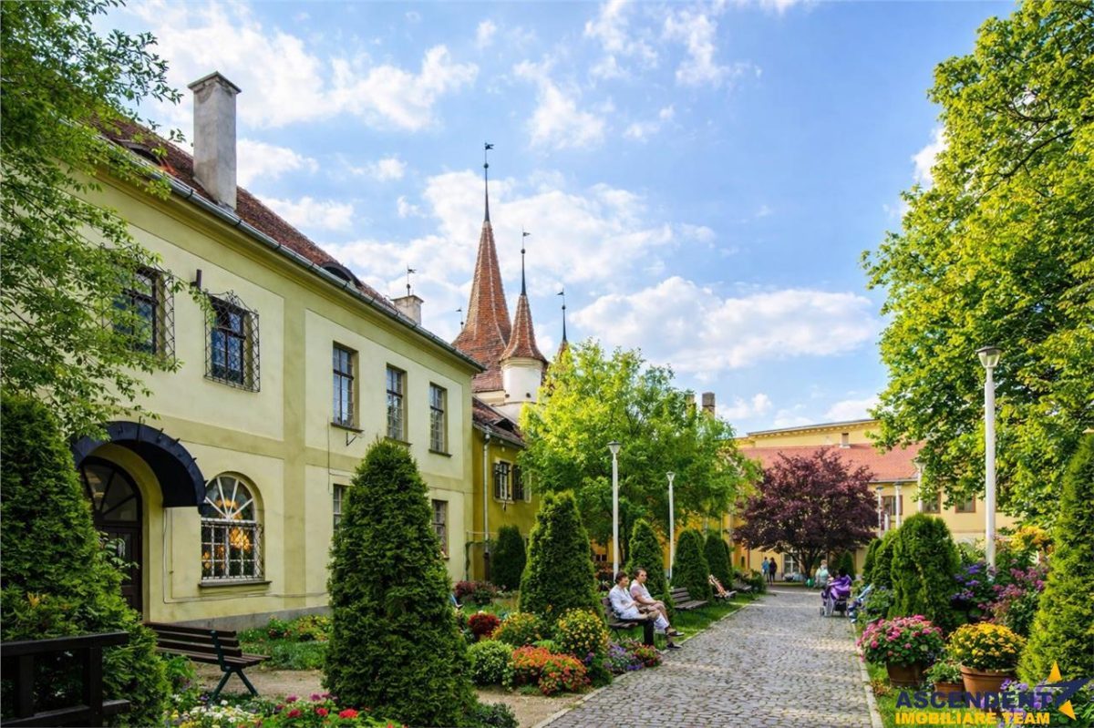 Vila Centru Istoric, Brasov: recomandata si pentru clinica/ centru educational - 