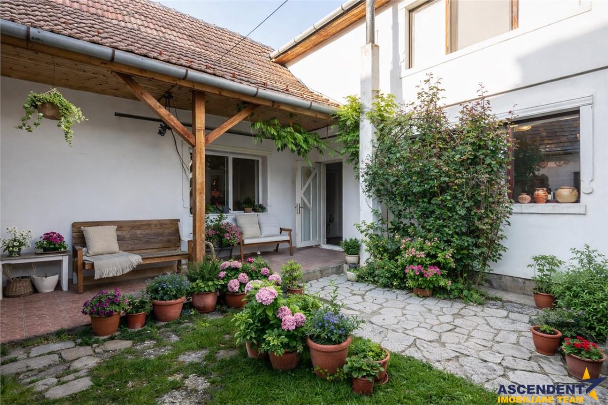 FILM! Casa primitoare in centrul orasului Targu Secuiesc - 