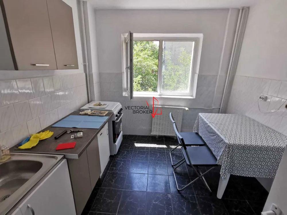 2 camere Titan Piata Minis bloc din 1984 vedere pe spate - 