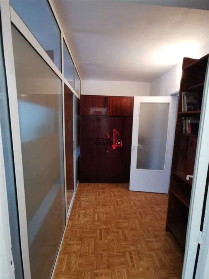 2 camere Titan Piata Minis bloc din 1984 vedere pe spate - foto 5