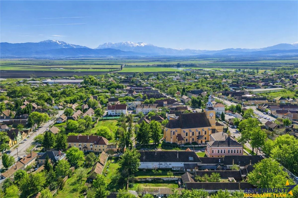 Clasa A, rezidential/ servicii/ investitional, 2.240 mp teren,Central,Halchiu,Brasov - 