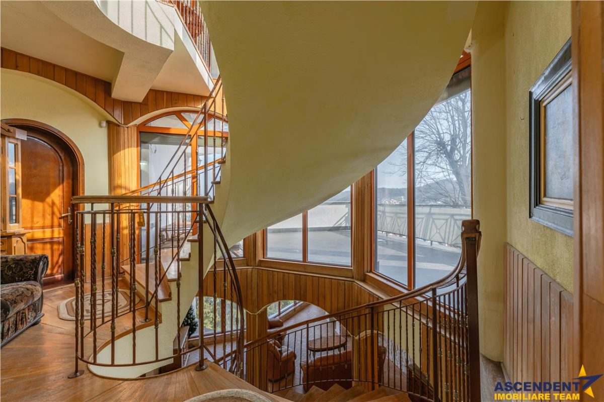 FILM! Castelariu: spectacol panoramic, locatie prestigioasa, exclusivist confort - foto 12