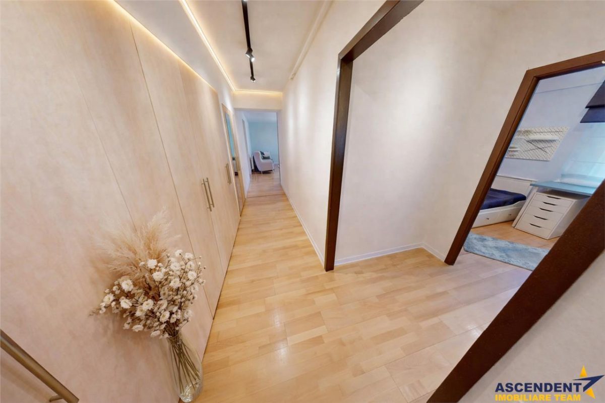 FILM& 3D! Spatialitate si confort: apartament 4 camere, Central, Brasov. - foto 2
