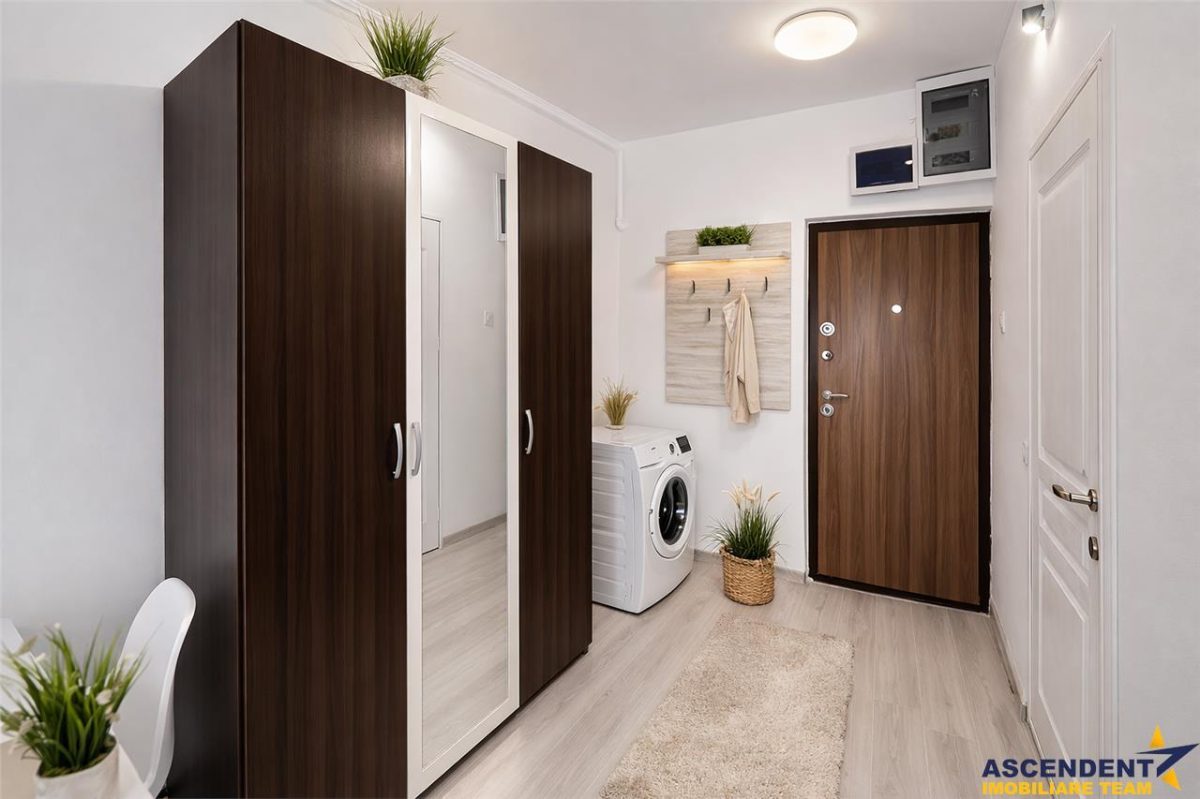 Garsoniera practica,Central: vis-a-vis de Universitatea Transilvania,Brasov. - foto 3