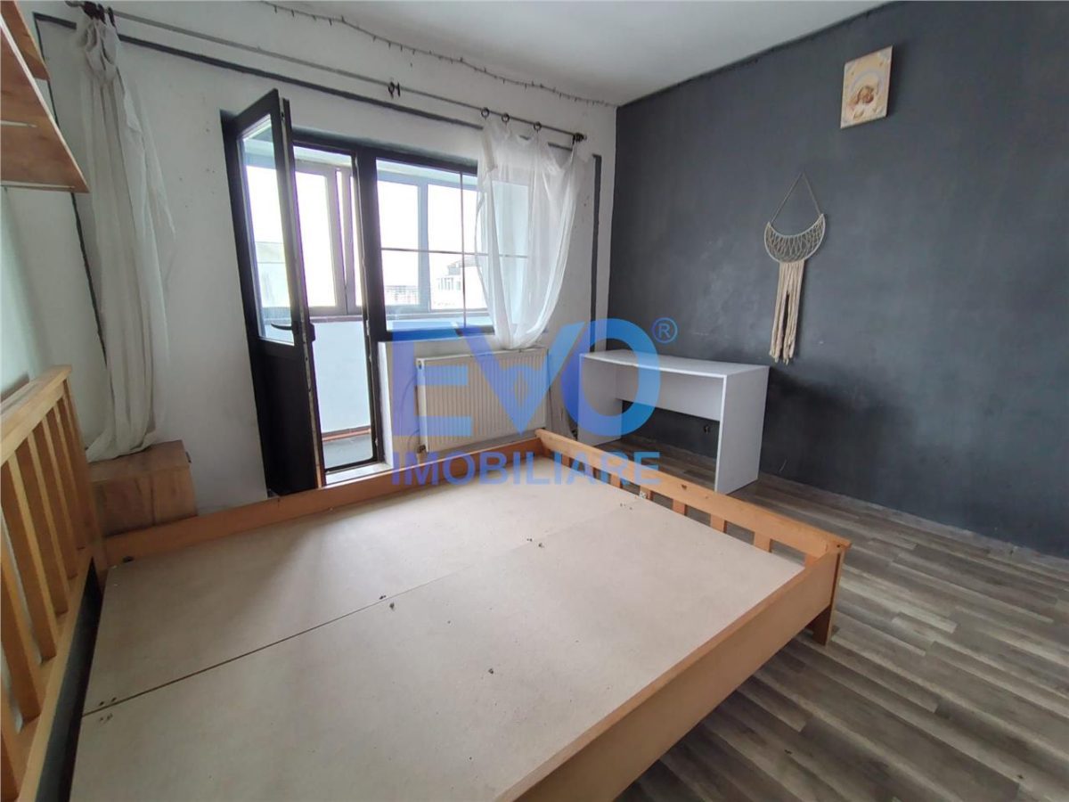 Apartament cu 4 camere de vanzare, zona Dacia - 