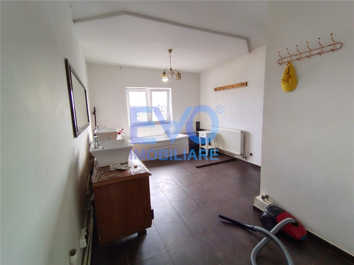 Apartament cu 4 camere de vanzare, zona Dacia - foto 7