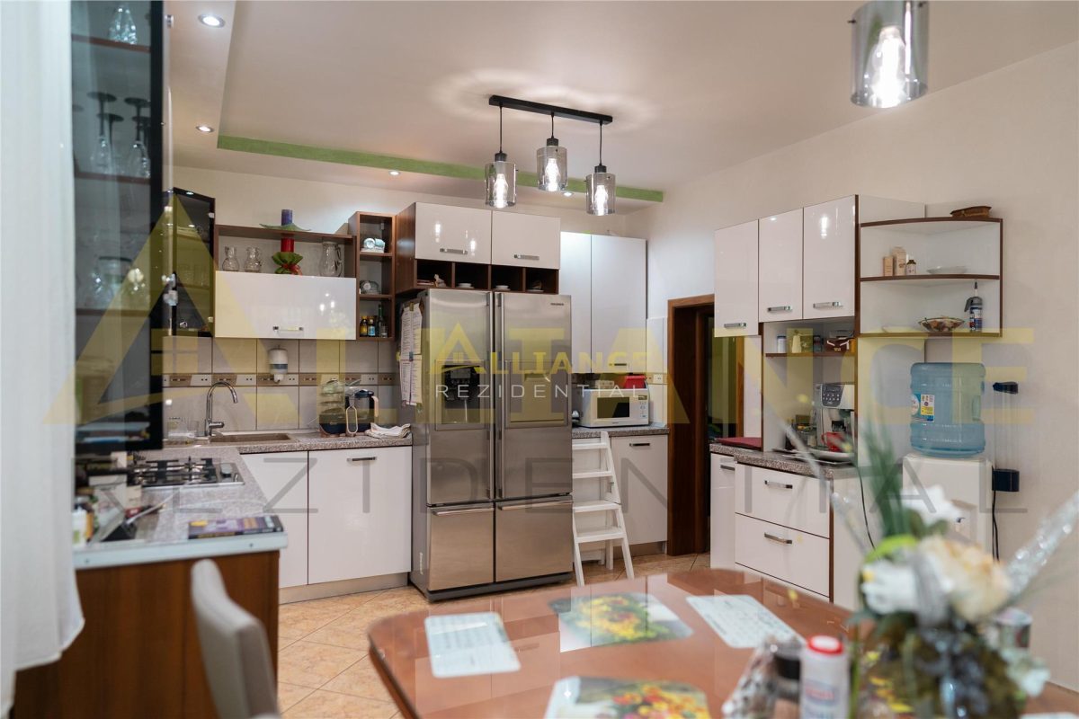 Casa Individuala - 766mp - Piscina si foisor- 7 camere 7 bai - foto 10