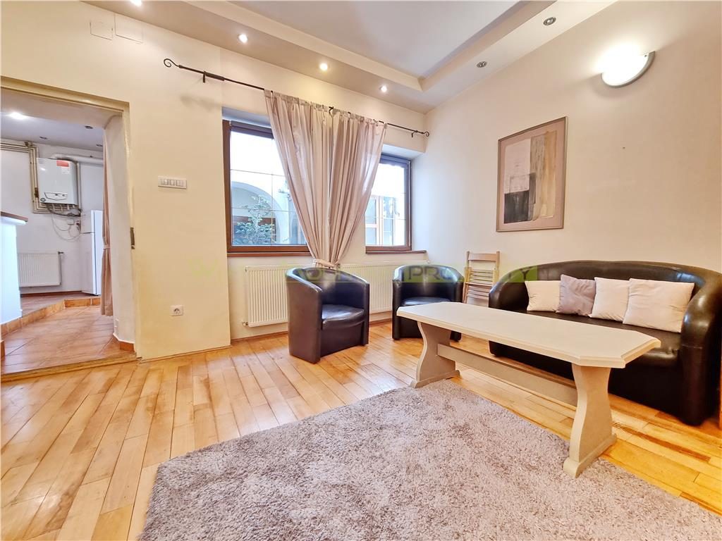 Garsoniera spatioasa de inchiriat in Centrul Istoric al Brasovului - foto 2