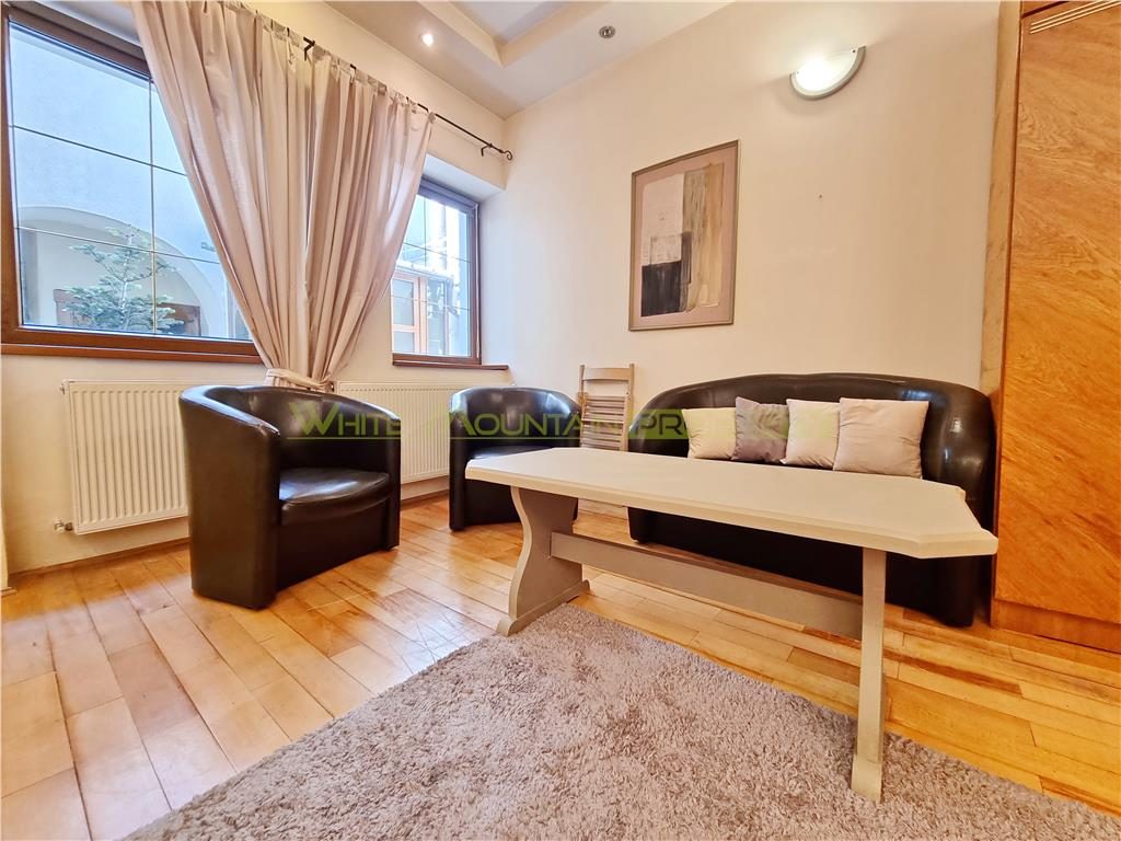 Garsoniera spatioasa de inchiriat in Centrul Istoric al Brasovului - foto 11