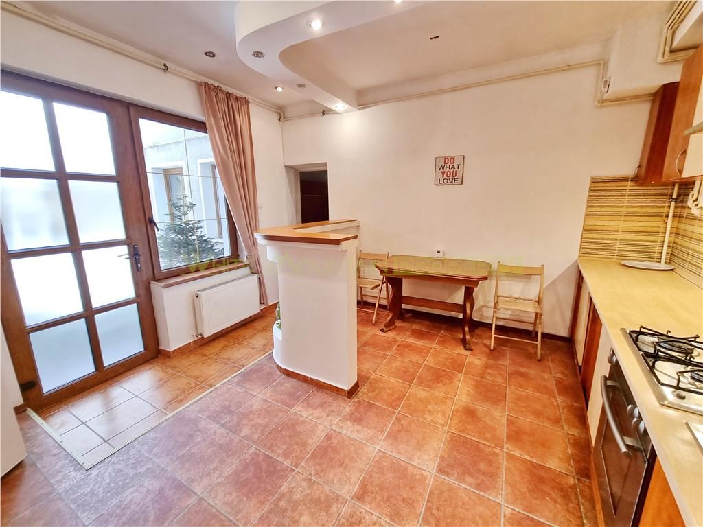 Garsoniera spatioasa de inchiriat in Centrul Istoric al Brasovului - foto 14