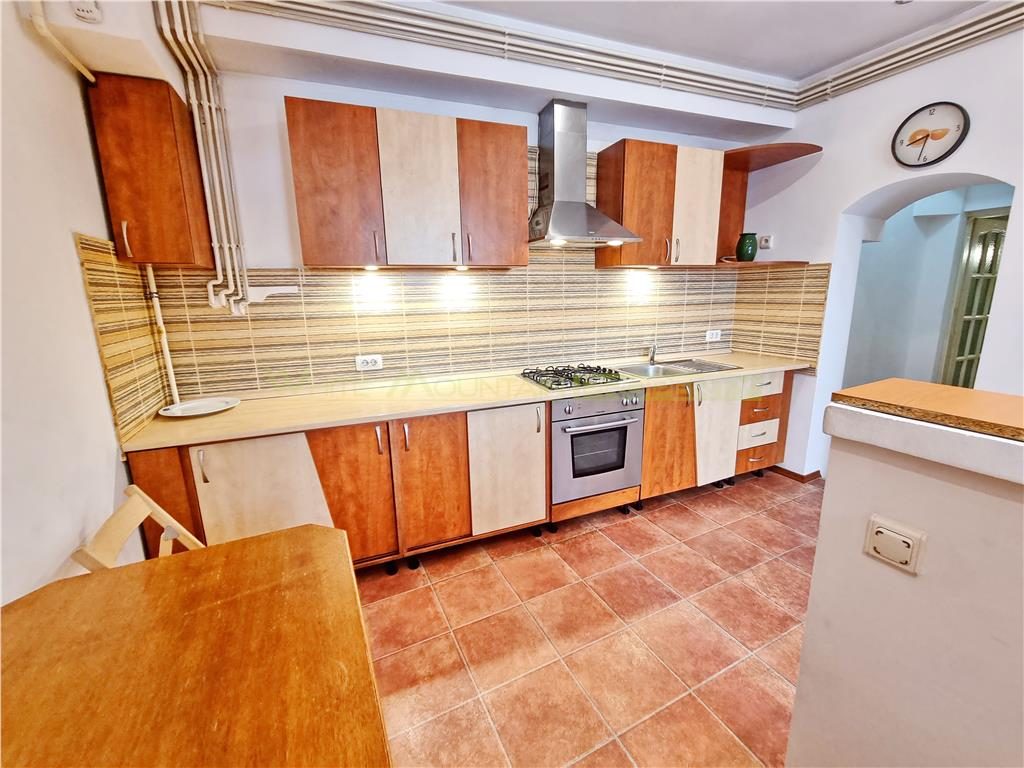 Garsoniera spatioasa de inchiriat in Centrul Istoric al Brasovului - foto 17