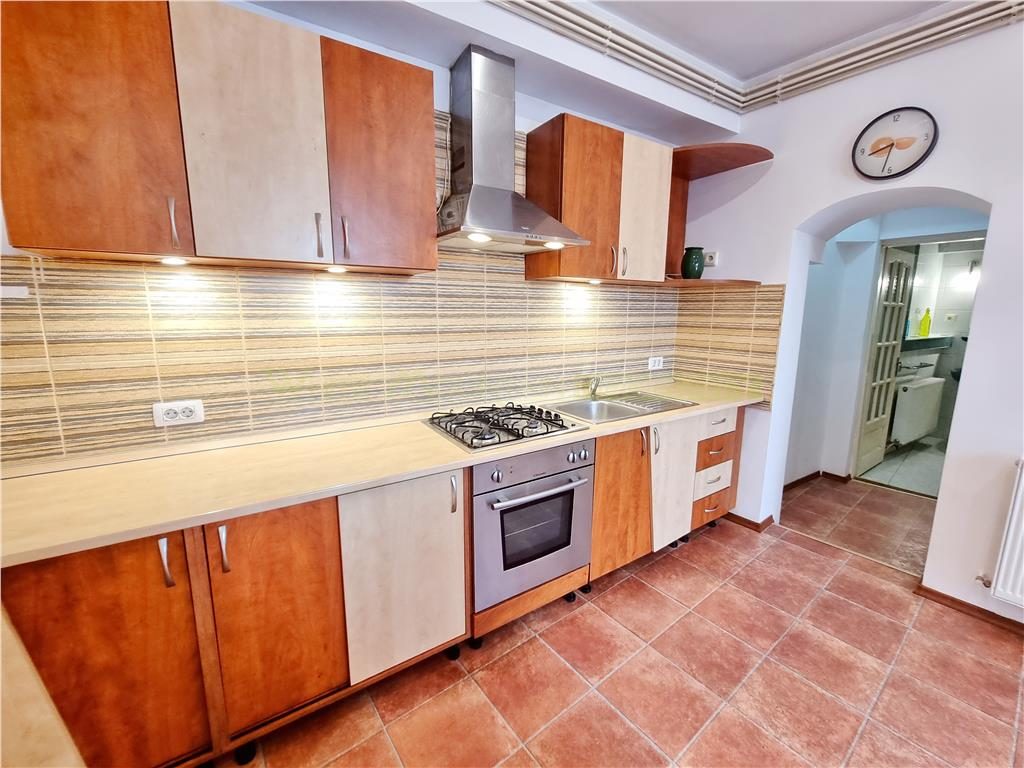 Garsoniera spatioasa de inchiriat in Centrul Istoric al Brasovului - foto 18