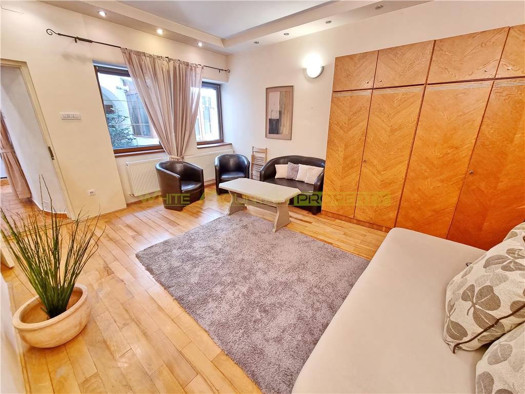 Garsoniera spatioasa de inchiriat in Centrul Istoric al Brasovului - foto 3