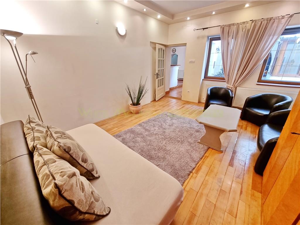 Garsoniera spatioasa de inchiriat in Centrul Istoric al Brasovului - foto 5