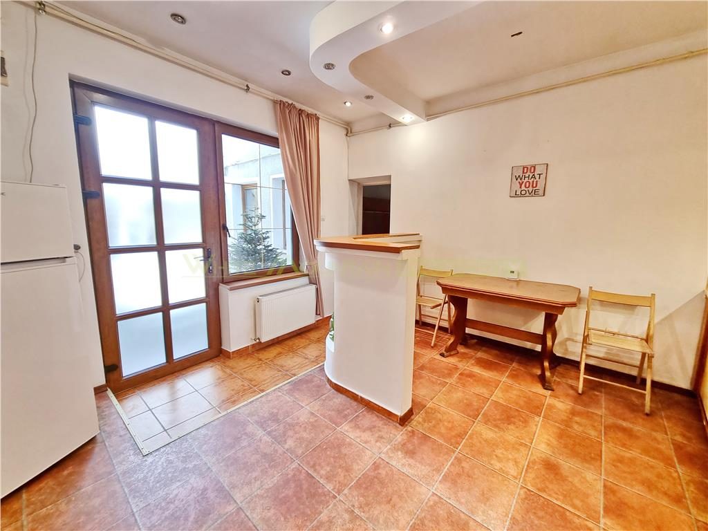 Garsoniera spatioasa de inchiriat in Centrul Istoric al Brasovului - foto 6