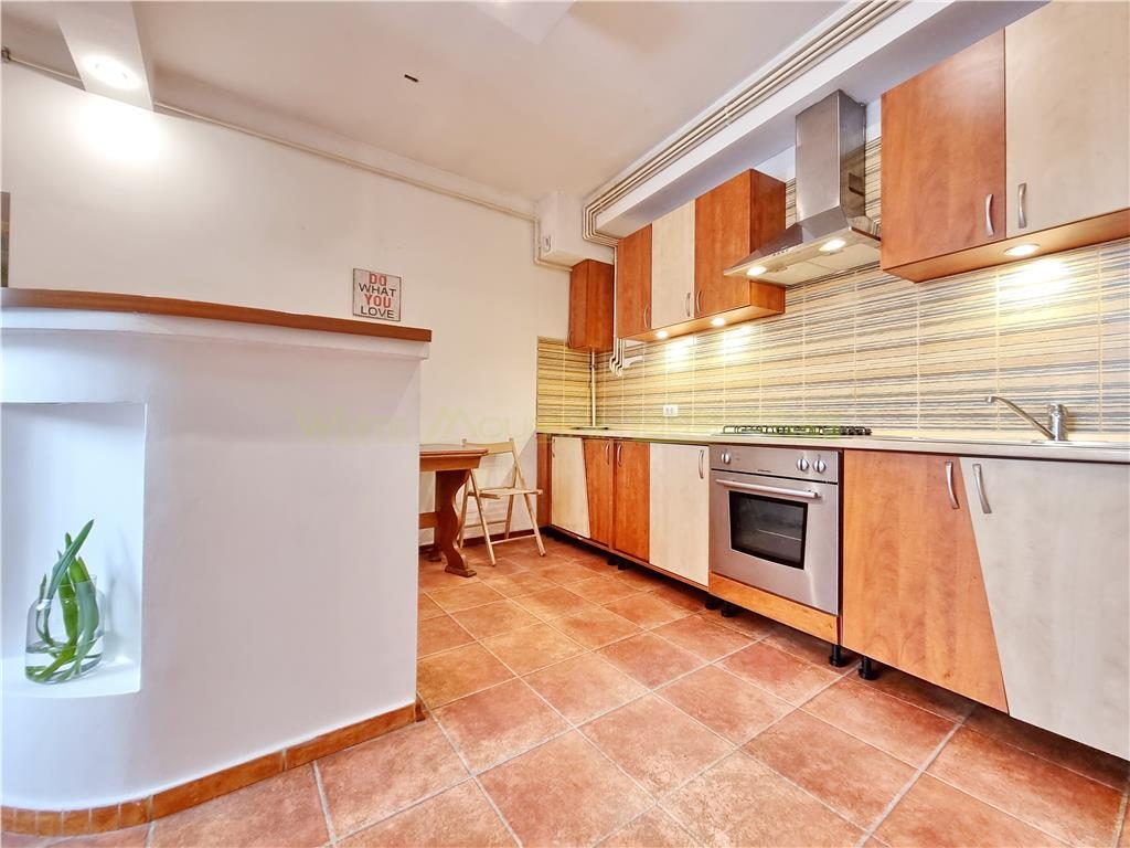 Garsoniera spatioasa de inchiriat in Centrul Istoric al Brasovului - foto 7