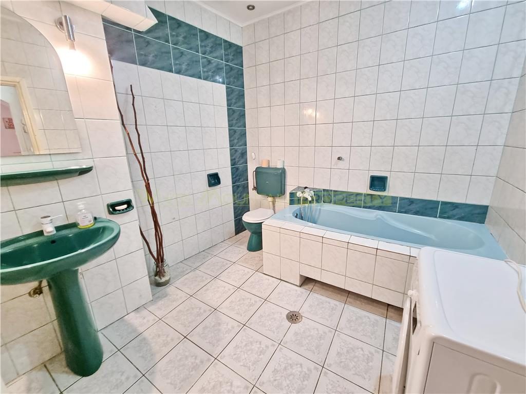 Garsoniera spatioasa de inchiriat in Centrul Istoric al Brasovului - foto 8