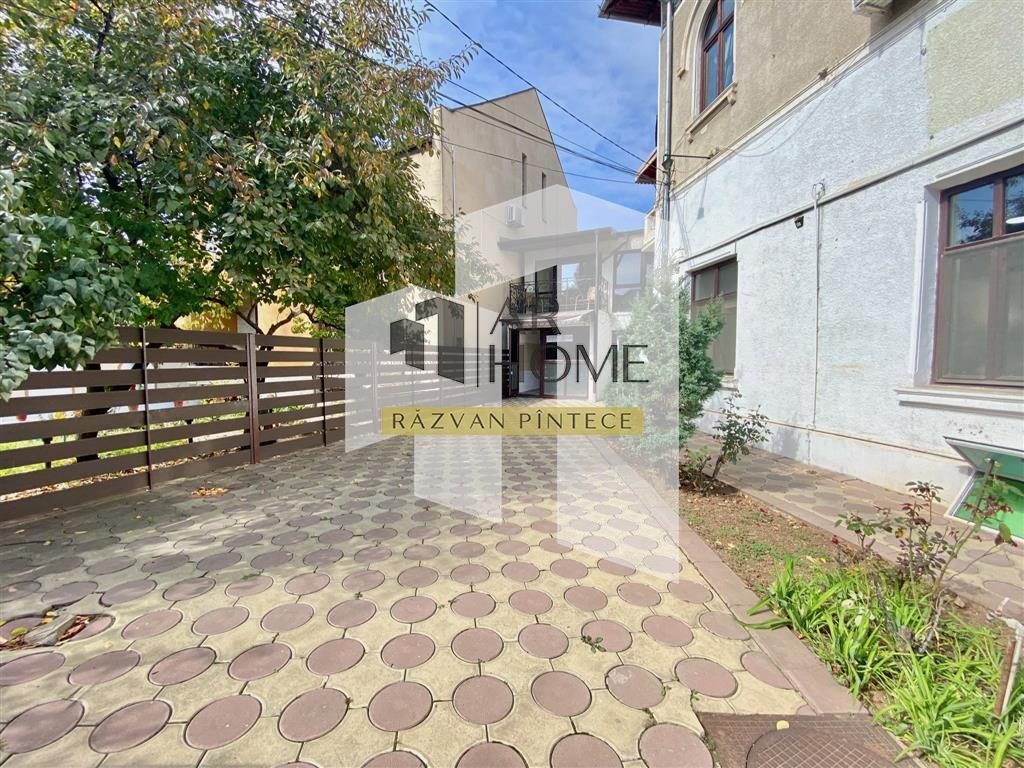 Spatiu comercial 100 mp cu terasa 100 mp, zona ultracentrala, Ploiesti - 