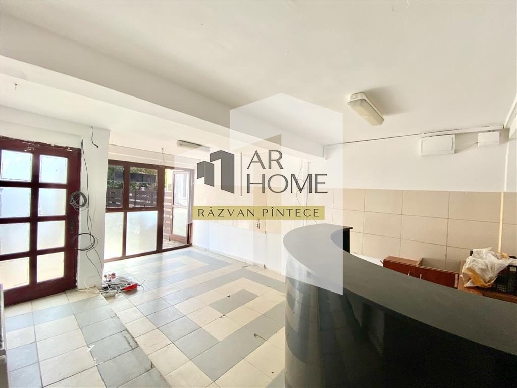 Spatiu comercial 100 mp cu terasa 100 mp, zona ultracentrala, Ploiesti - foto 2