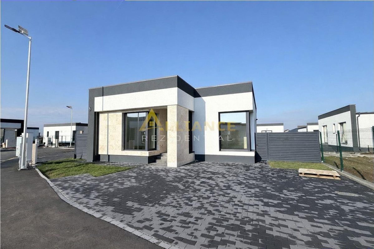 Casa individuala - 4 camere  - 2 bai - in ansamblu rezidential-str asfaltata - 