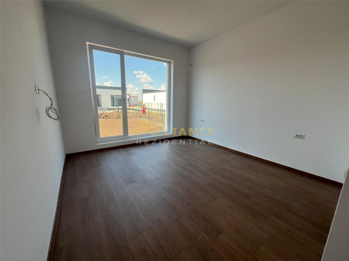 Casa individuala - 4 camere  - 2 bai - in ansamblu rezidential-str asfaltata - foto 8