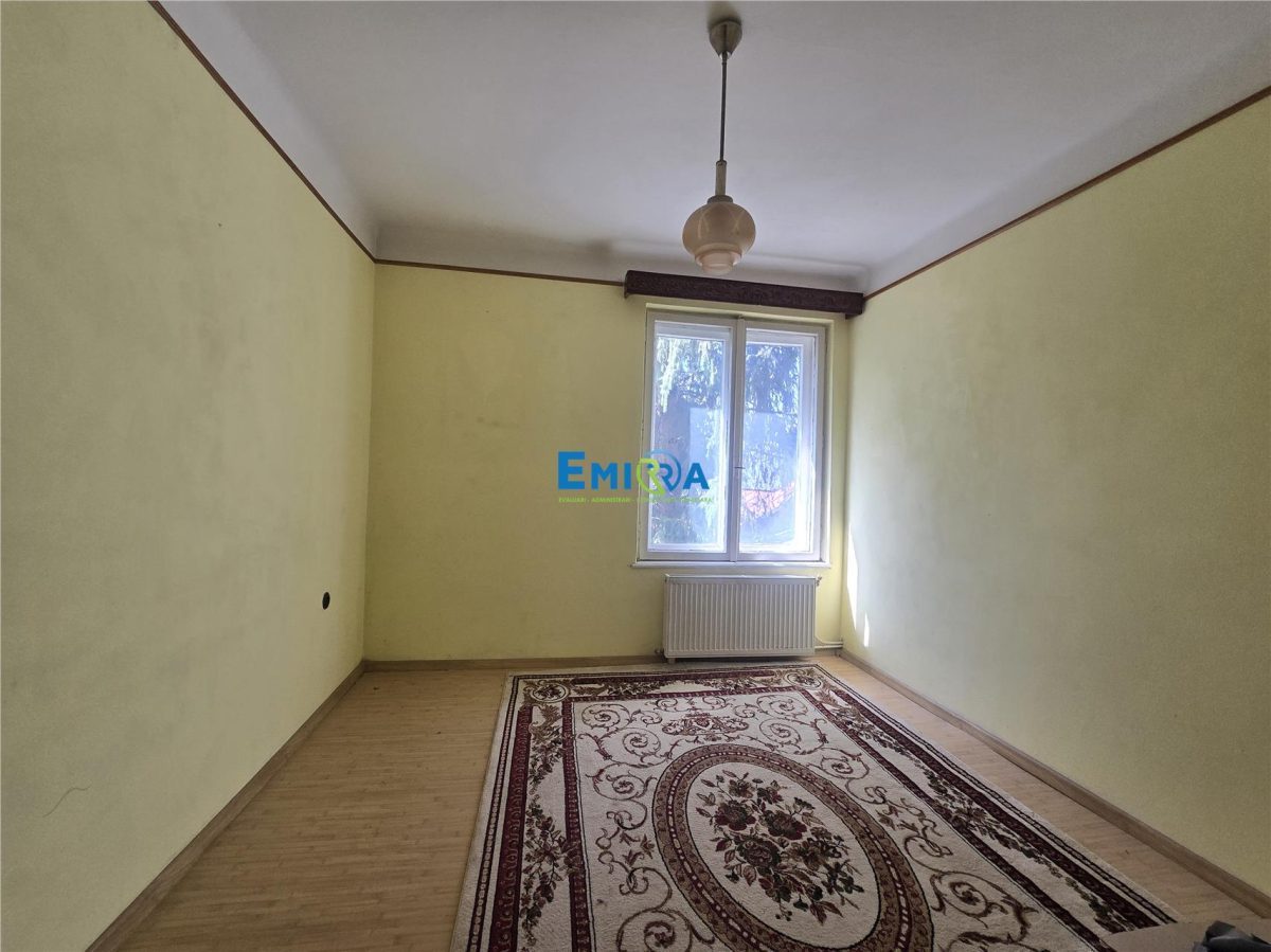 Apartament de vanzare ultracentral Bacau, etaj 1, pozitie premium - foto 2