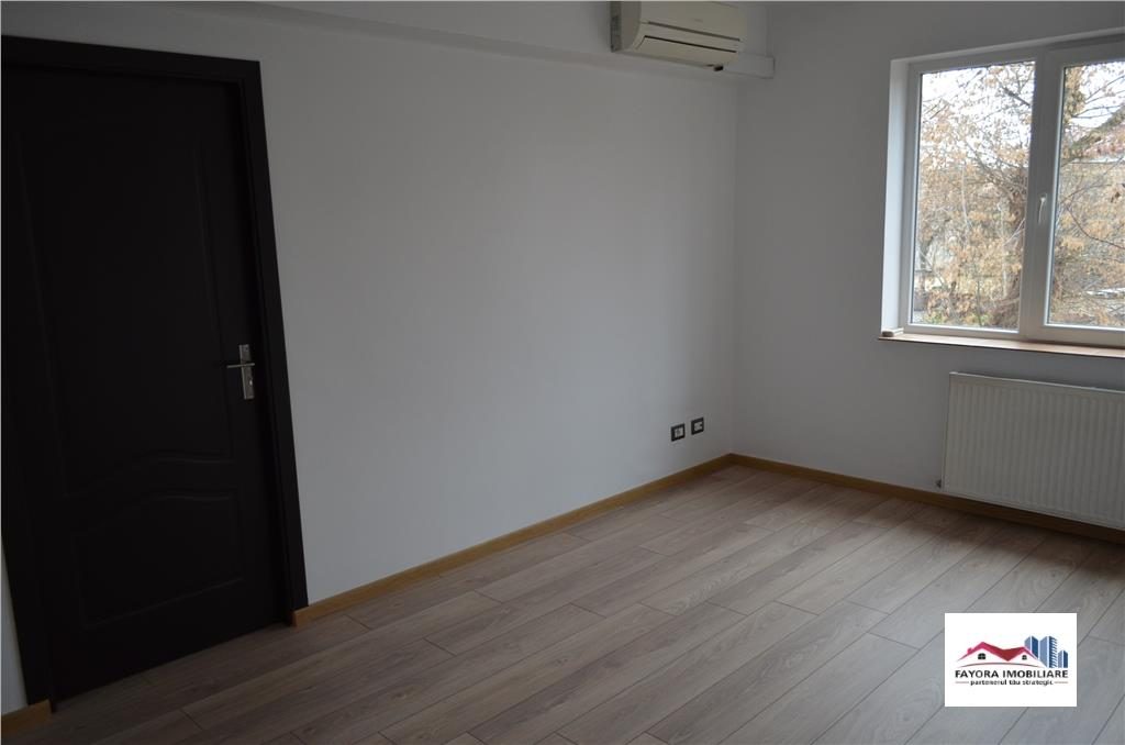 Spatiu Comercial 2 Camere de Inchiriat Zona Ultracentrala - 