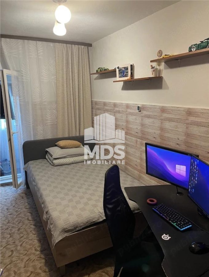 Decomandat, model mare la parter cu balcon - 