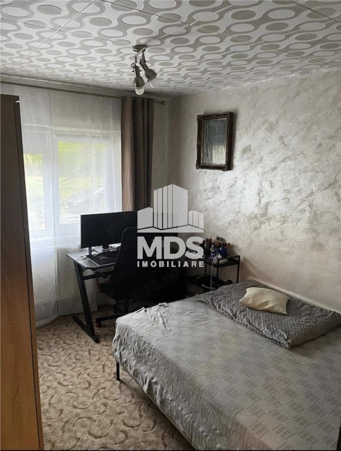 Decomandat, model mare la parter cu balcon - foto 2