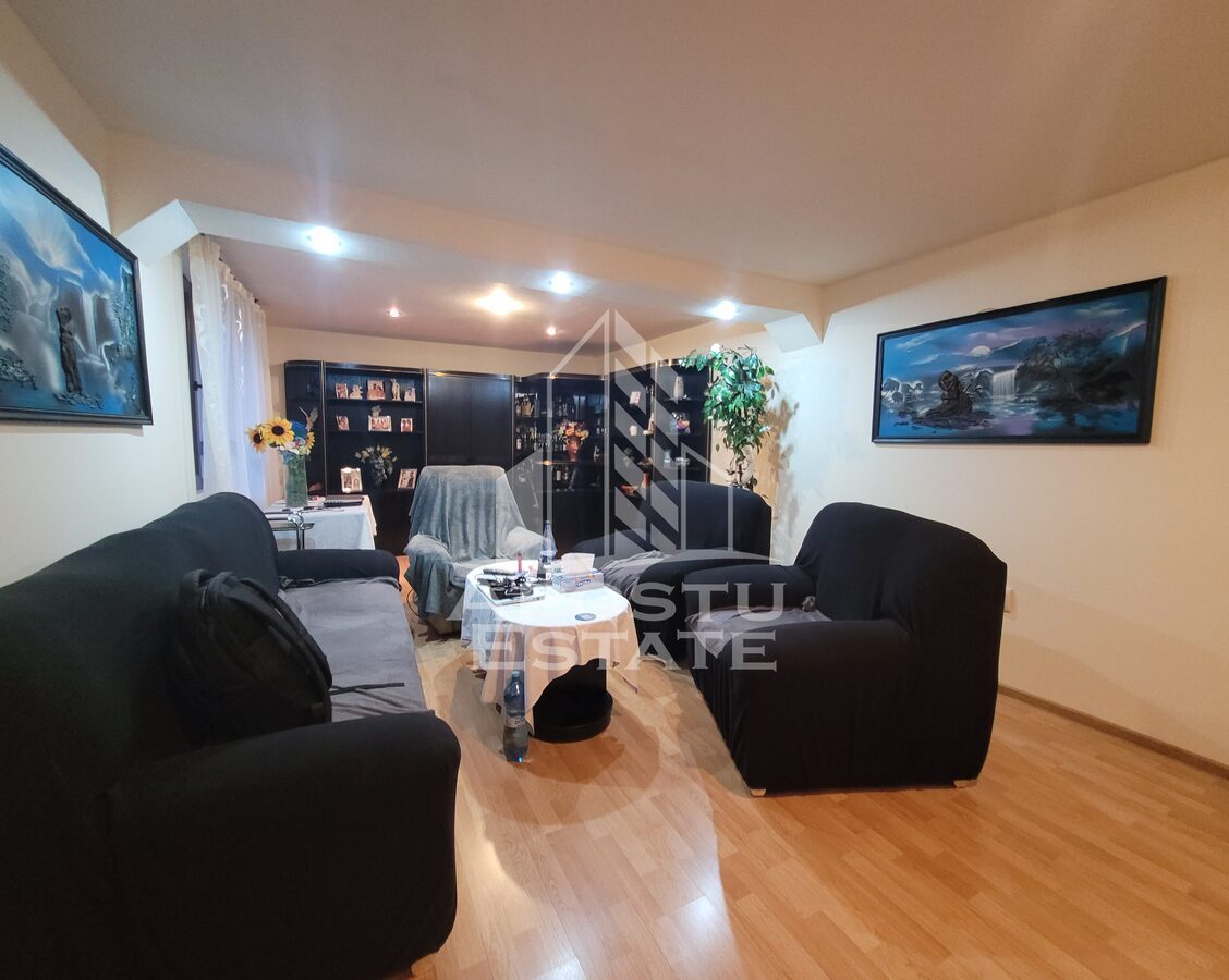 Casa individuala de vanzare, cu 4 camere si 2 garaje, zona Lipovei - foto 11