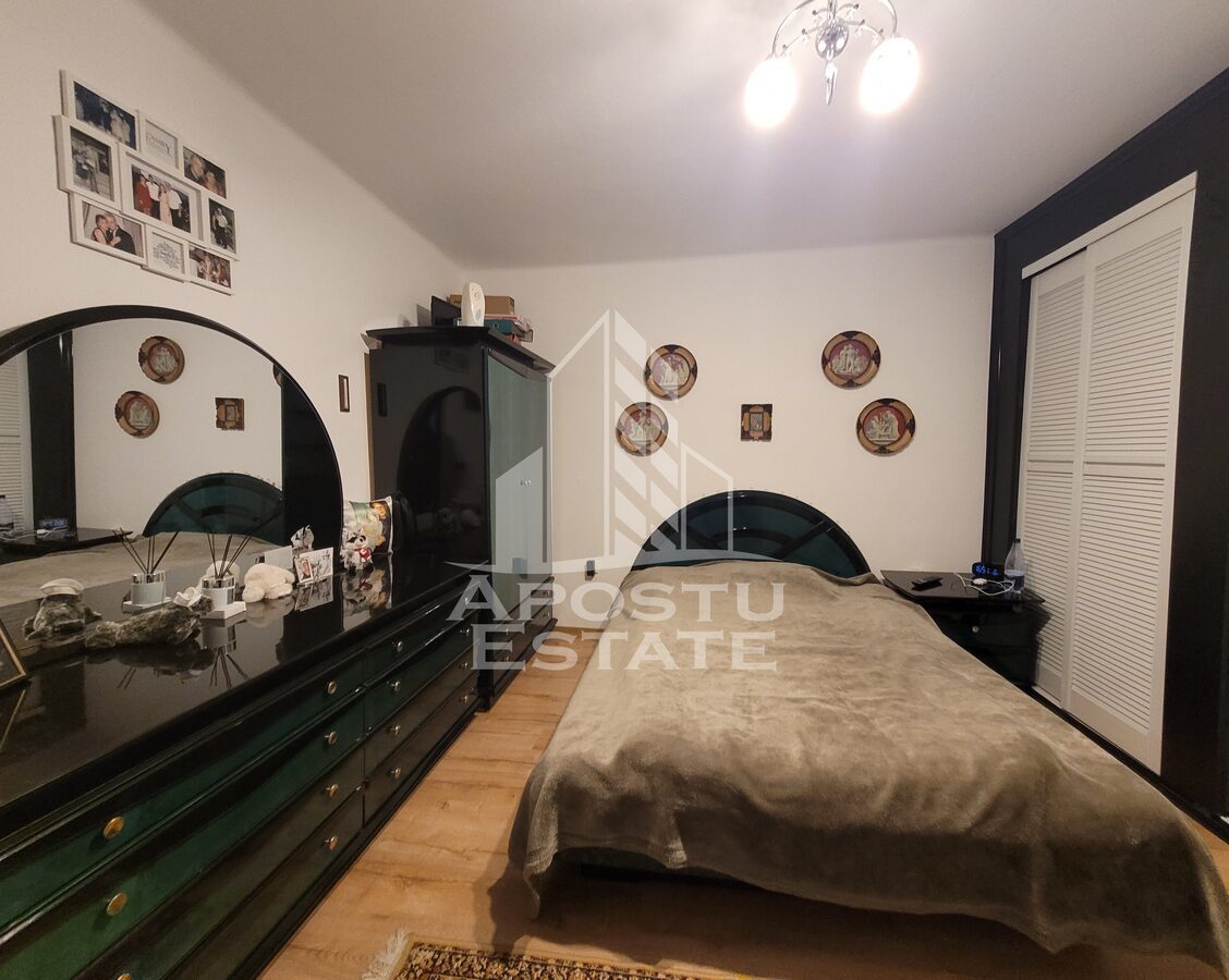 Casa individuala de vanzare, cu 4 camere si 2 garaje, zona Lipovei - foto 13