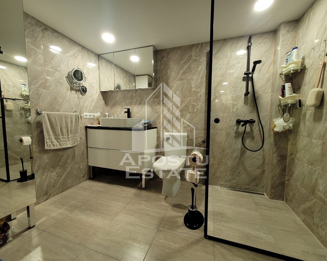 Casa individuala de vanzare, cu 4 camere si 2 garaje, zona Lipovei - foto 14