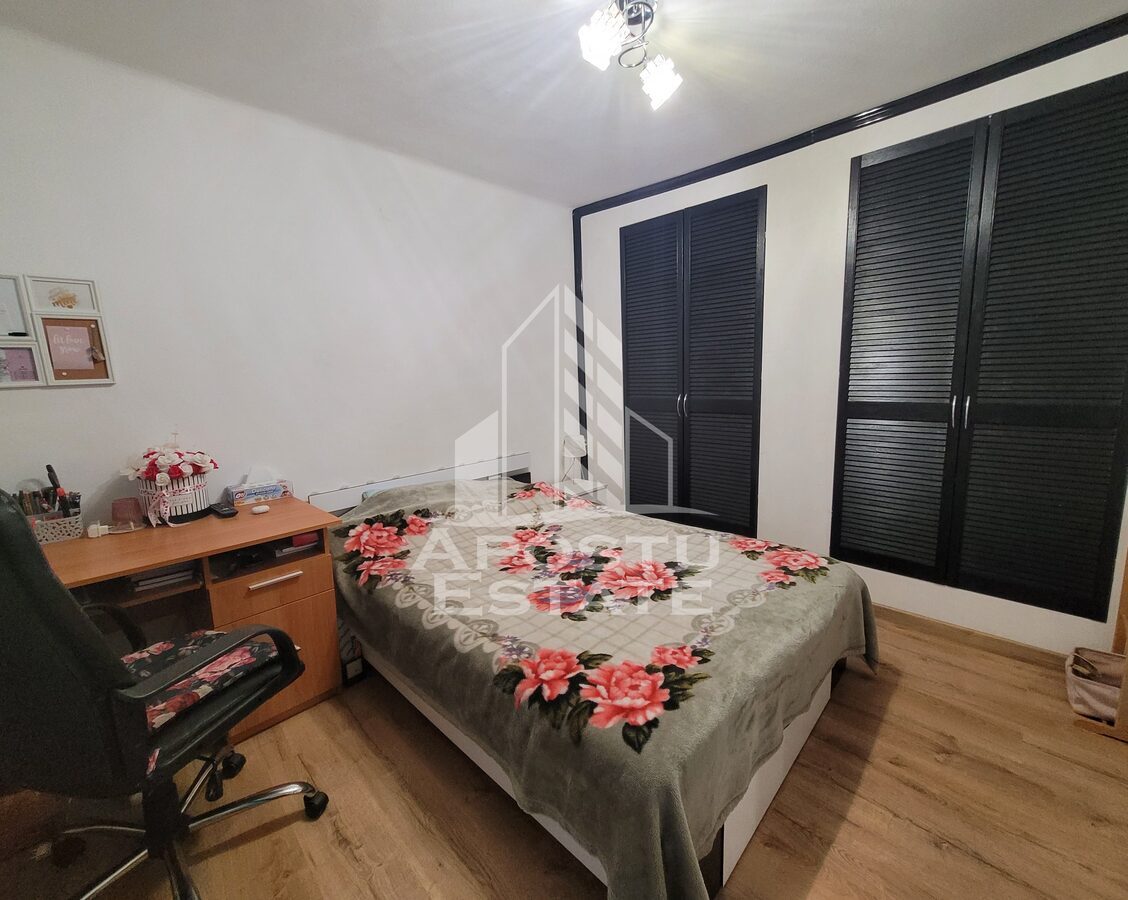 Casa individuala de vanzare, cu 4 camere si 2 garaje, zona Lipovei - foto 18