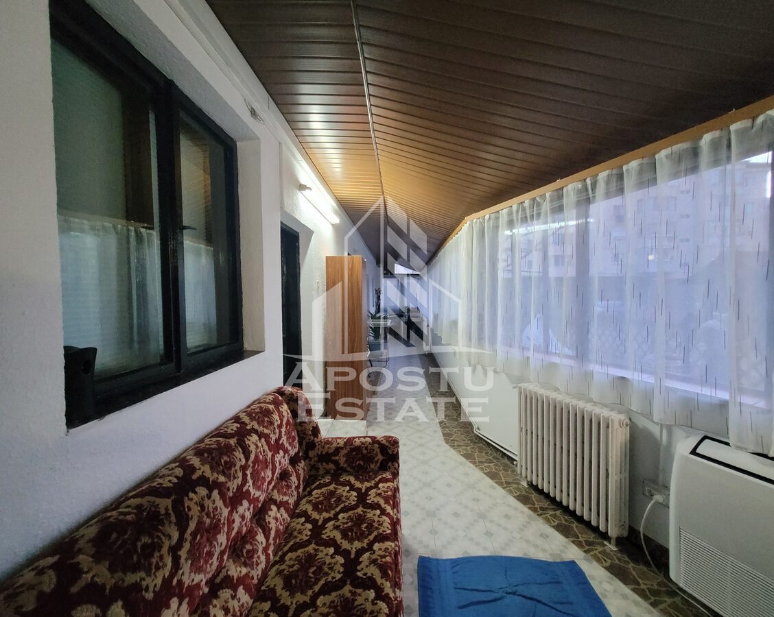 Casa individuala de vanzare, cu 4 camere si 2 garaje, zona Lipovei - foto 19