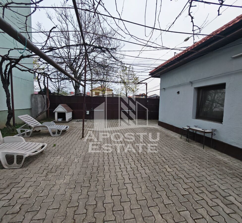 Casa individuala de vanzare, cu 4 camere si 2 garaje, zona Lipovei - foto 7