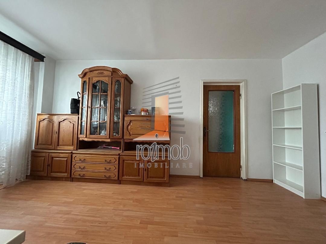 Aprtament 3 camere de vanzare, zona Mega Mall - 