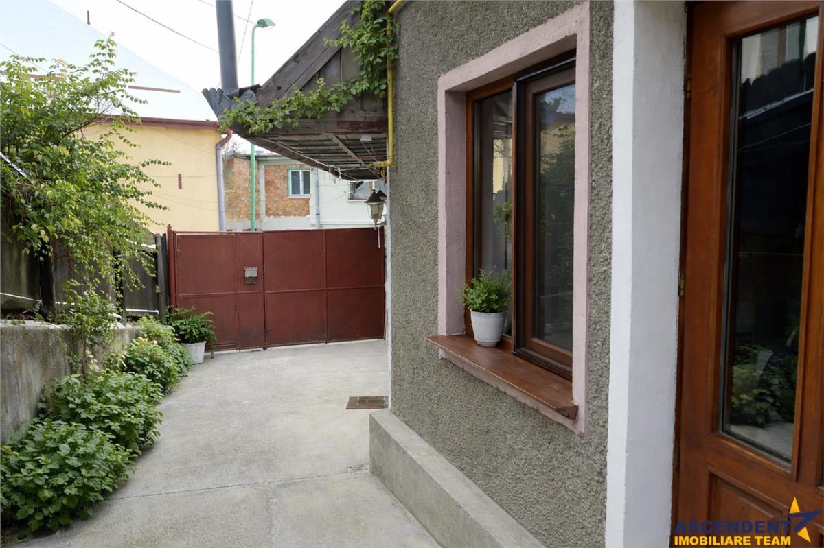 Un colt de liniste la poalele Tampei, Schei -  Casuta singura in curte, Brasov - foto 2