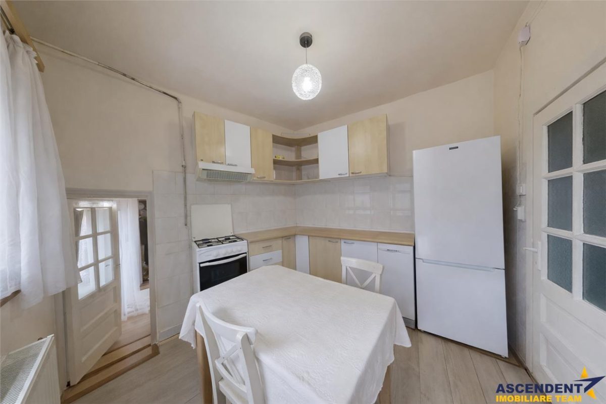 Un colt de liniste la poalele Tampei, Schei -  Casuta singura in curte, Brasov - foto 3