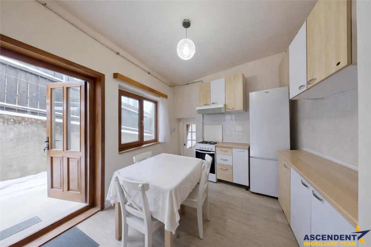 Un colt de liniste la poalele Tampei, Schei -  Casuta singura in curte, Brasov - foto 8