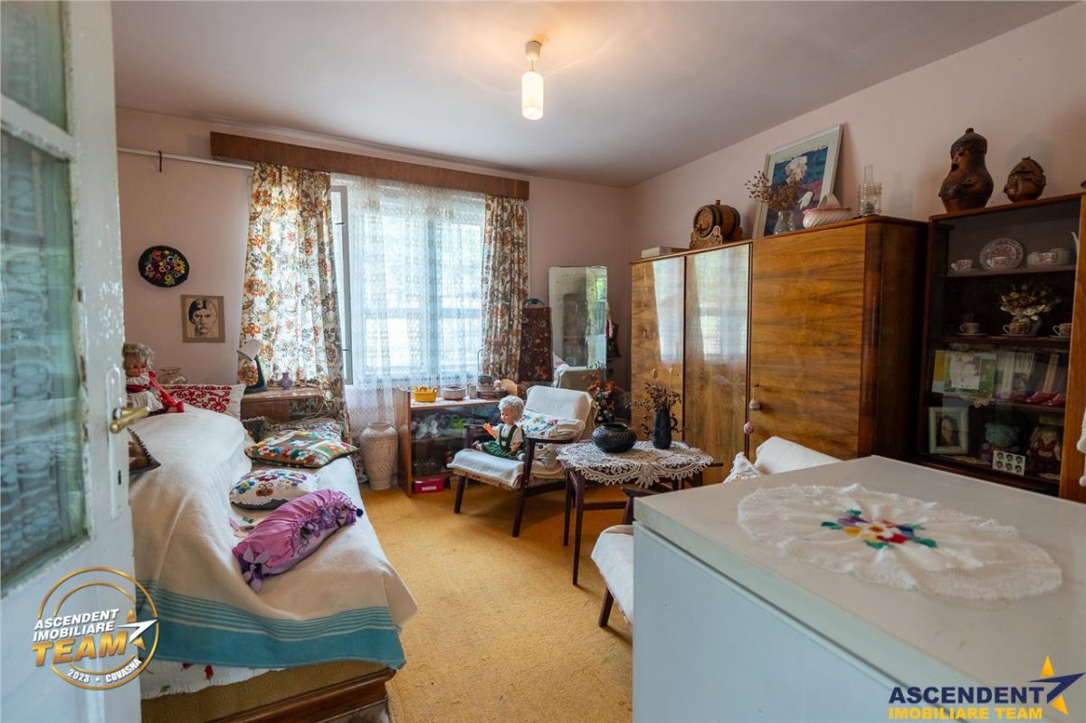 Casa traditionala, cu teren pretios de 534 mp, Targu Secuiesc - foto 2