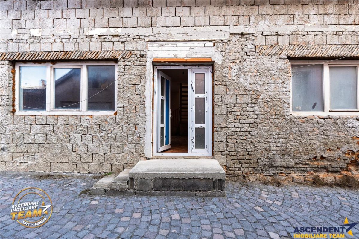 Accesibilitate si farmecul unei case cu garaj, locatie de referinta, Central, Targu Secuiesc - foto 13