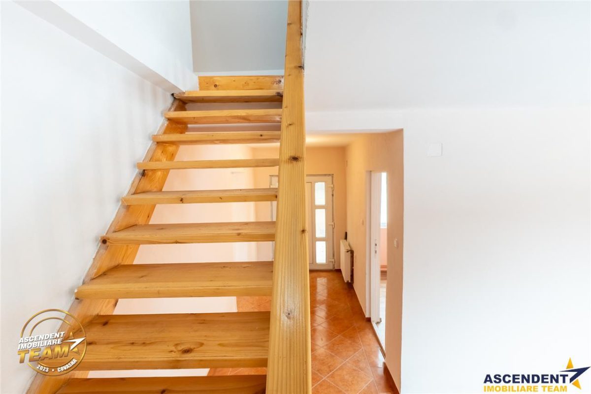 Accesibilitate si farmecul unei case cu garaj, locatie de referinta, Central, Targu Secuiesc - foto 15