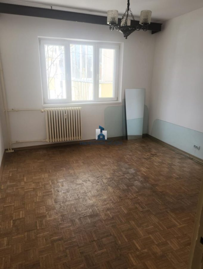 Inchiriere Apartament 4 Camere Semidecomandat Aparatorii Patriei-Moldovita - foto 4