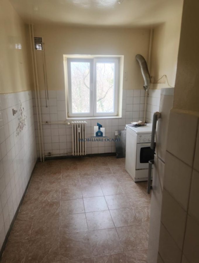 Inchiriere Apartament 4 Camere Semidecomandat Aparatorii Patriei-Moldovita - foto 8