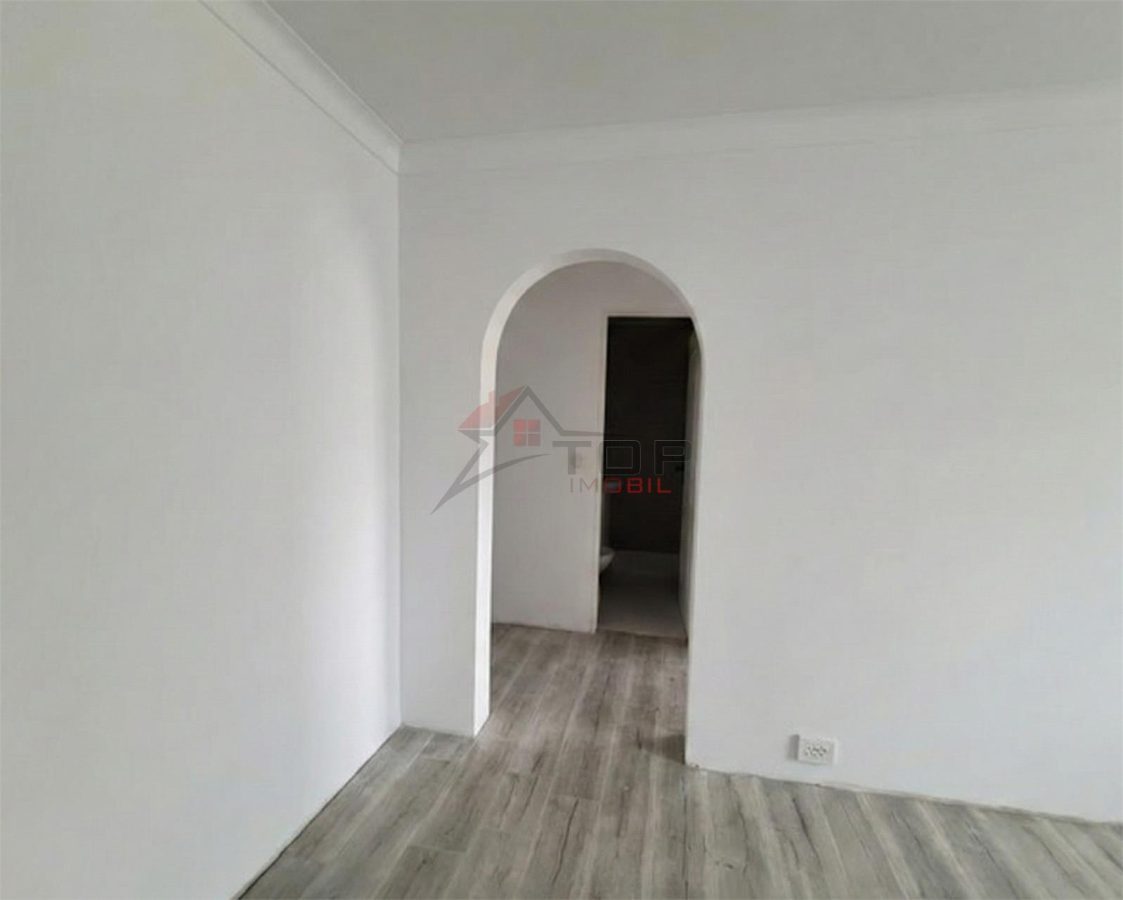 Etaj 3, renovat, 2 camere zona Mircea cel Batran - foto 11