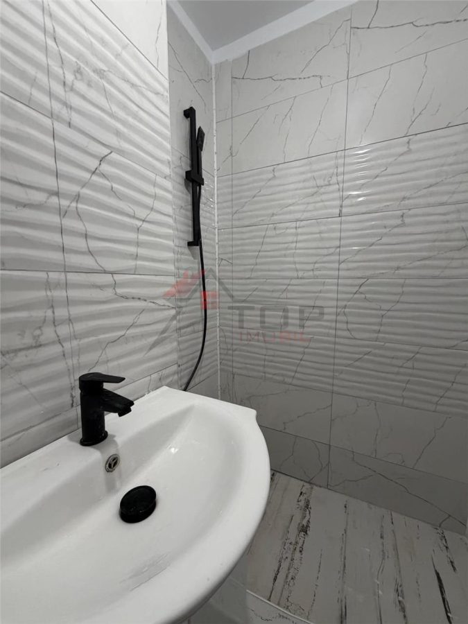 Etaj 3, renovat, 2 camere zona Mircea cel Batran - foto 7