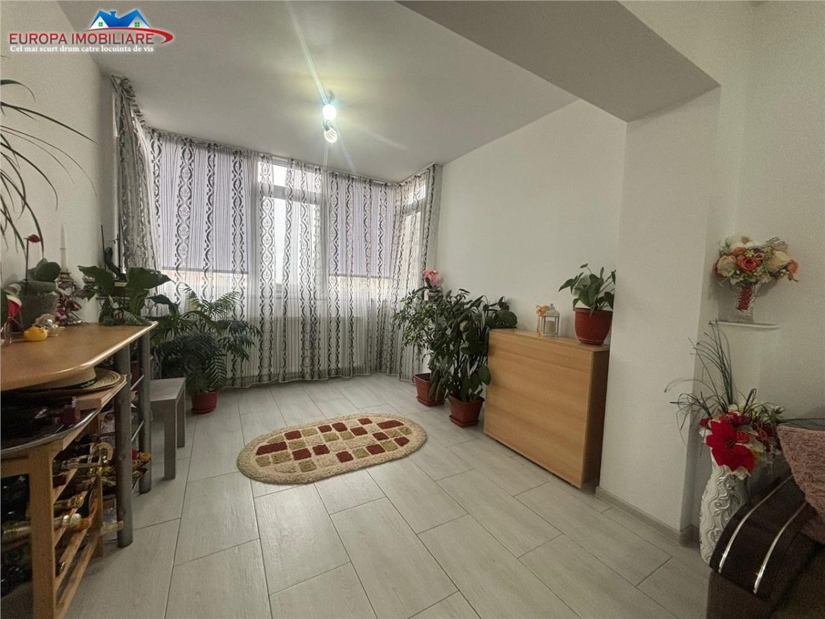 Apartament 4 camere de vanzare zona centrala Tulcea - 