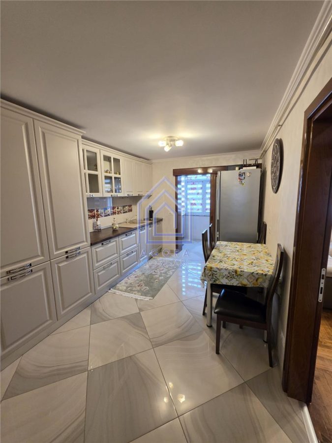 Apartament cu 3 camere - complet mobilat si utilat - foto 2